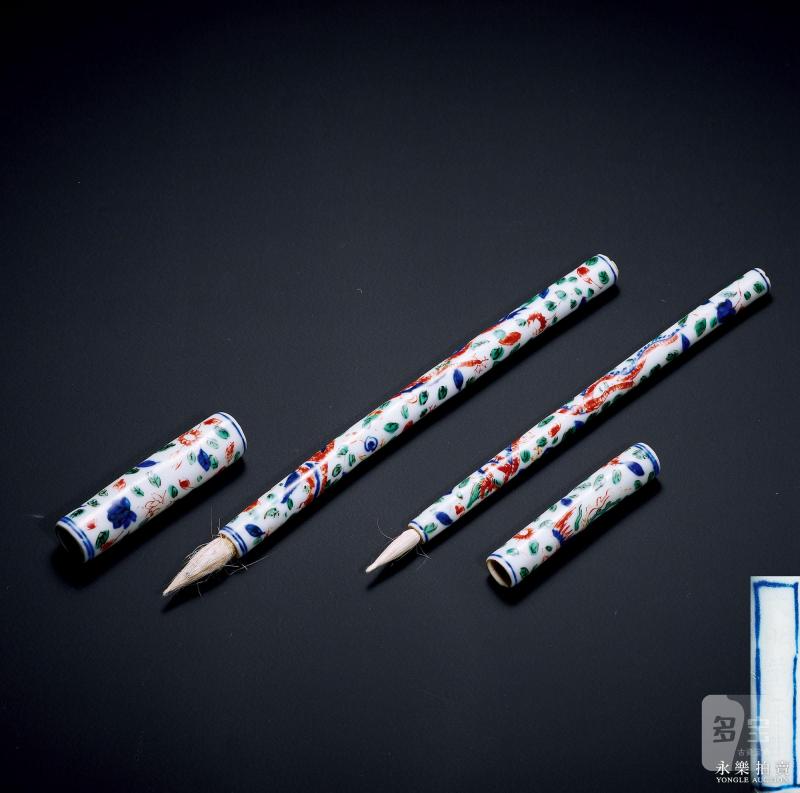 明万历 青花五彩龙凤纹笔管连帽（一对） - 图2